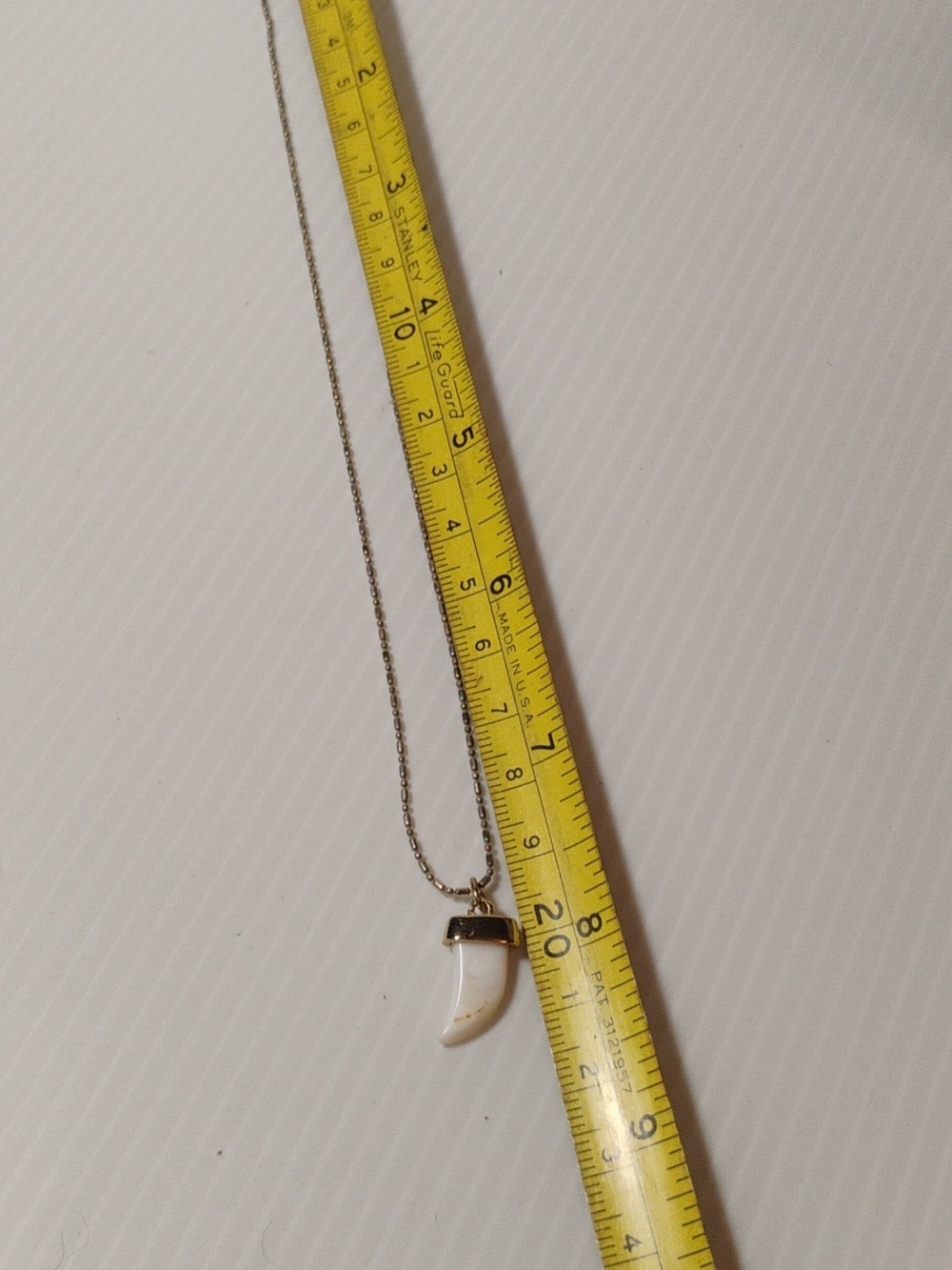 Express Jewelry Sharks Tooth On Gold Chain - Picture 5 of 6
